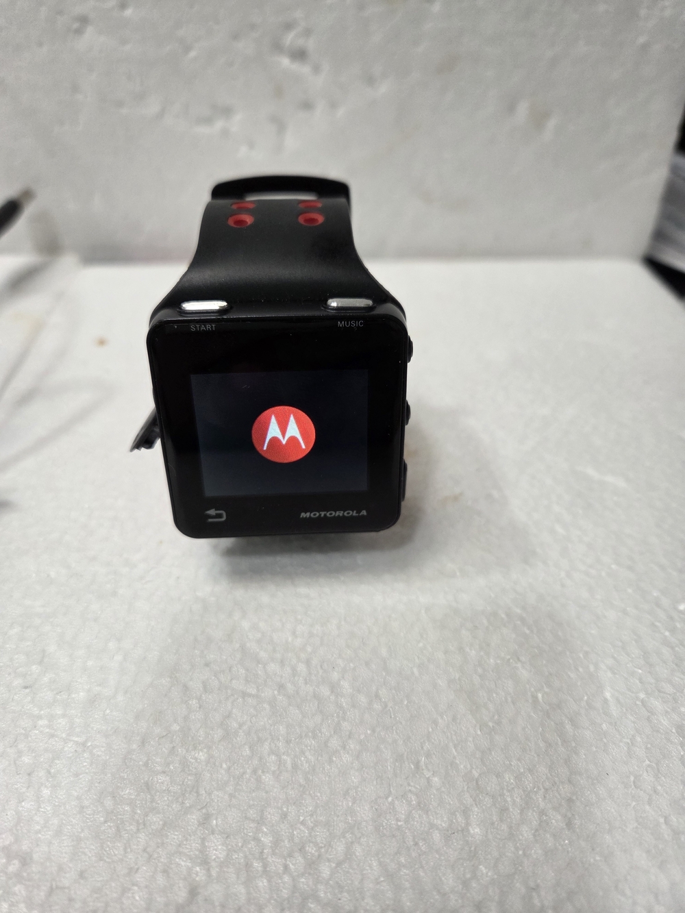 Motorola MOTOACTV 8GB    GPS SPIRTS WATCH + MPV3